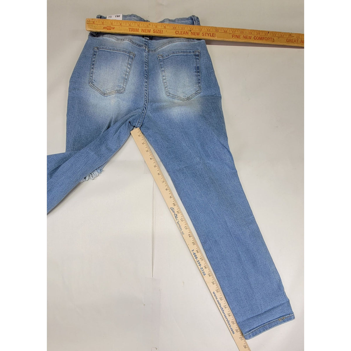 YMI Dream Collection Mom Jeans Light Wash Distressed Denim Womens 5/27 New Tags